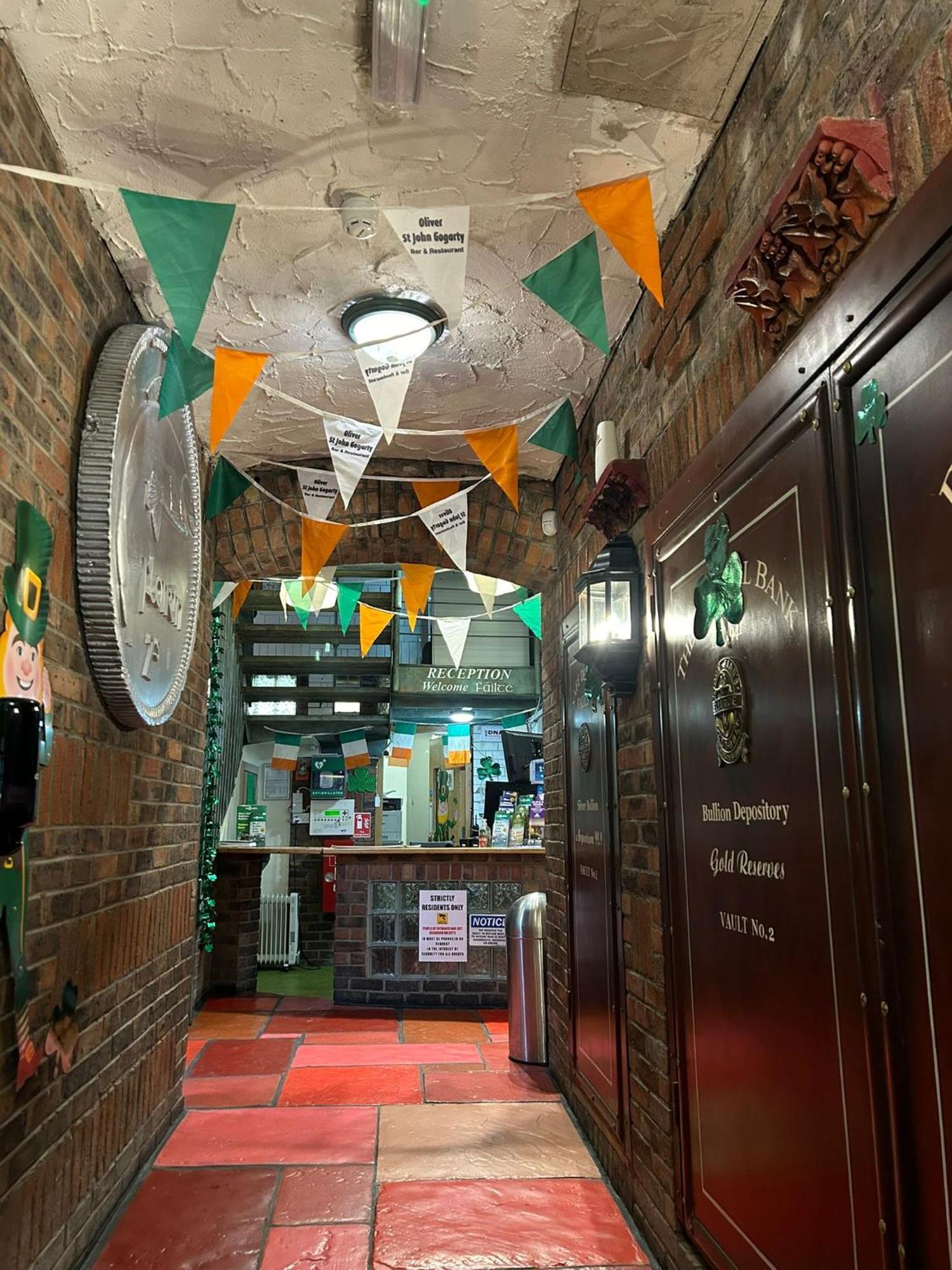 OLIVER ST. JOHN GOGARTYS HOSTEL DUBLIN | LOW RATES | EASY TO BOOK